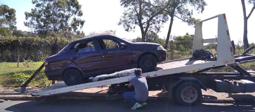 Condutor capotou o carro e mentiu que havia sido vítima de furto — Foto: Polícia Militar