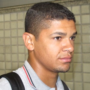 Denílson tem chegada a BH prevista para esta quinta para fazer exames e assinar contrato