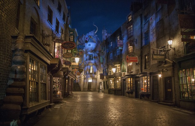 ORLANDO, FL - JUNE 18:  In this handout photo provided by Universal Orlando Resort and taken June 13, 2014, today June 18, Universal Orlando announced that The Wizarding World of Harry Potters Diagon Alley will officially open on July 8, allowing guests t (Foto: Getty Images)