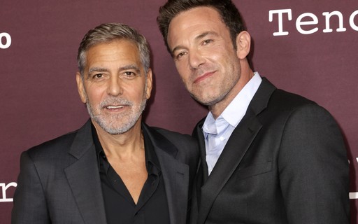 George Clooney ficou tenso ao gravar cenas em bar com Ben Affleck por alcoolismo 