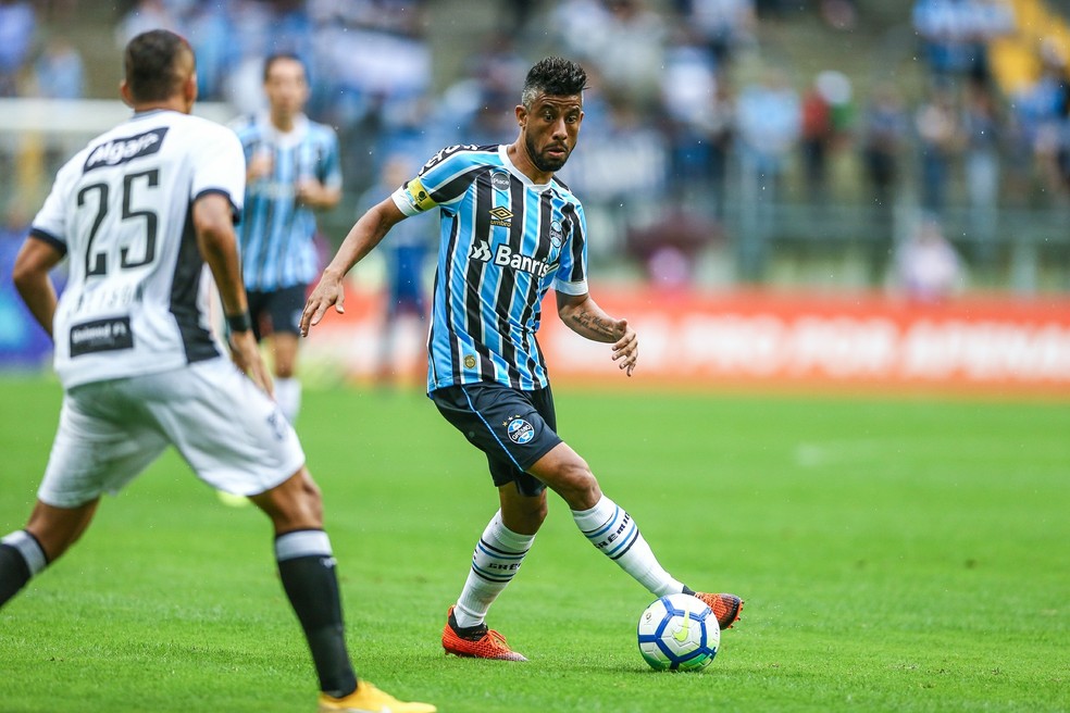 Léo Moura completará 40 anos e quer jogar por mais dois — Foto: Lucas Uebel/Grêmio FBPA