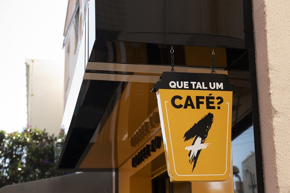 Detalhes da fachada da Mais1.Café: rede é especializada em café gourmet para viagem — Foto: Divulgação