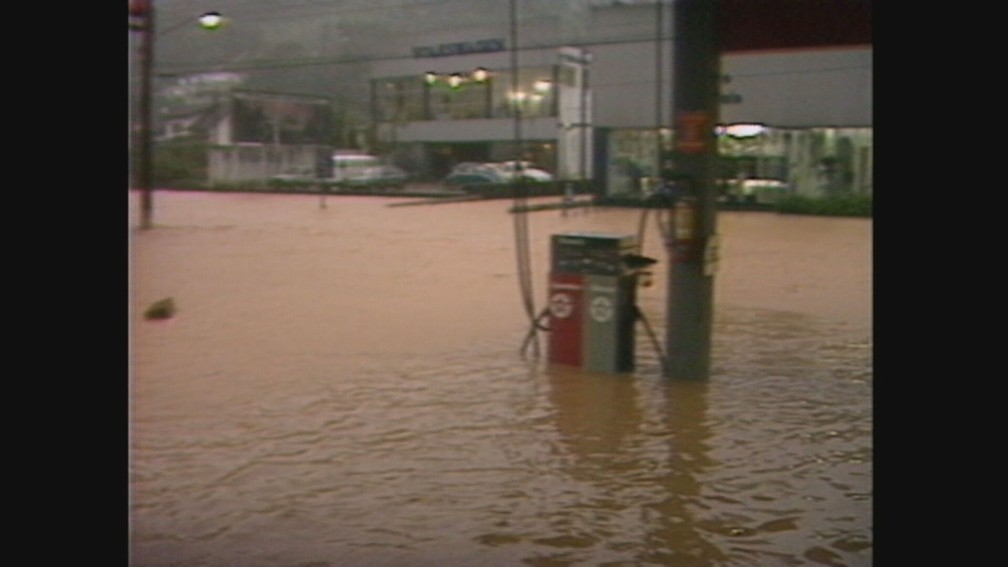 Tempestade em 1988 também deixou município debaixo d'água — Foto: Acervo TV Globo