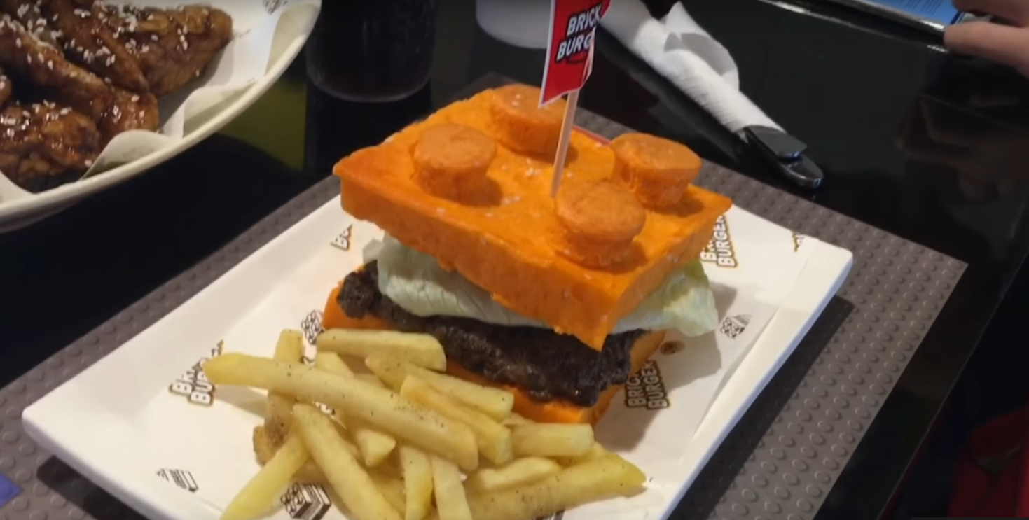 Brick Burger, nas Filipinas (Foto: Reprodução/Youtube)