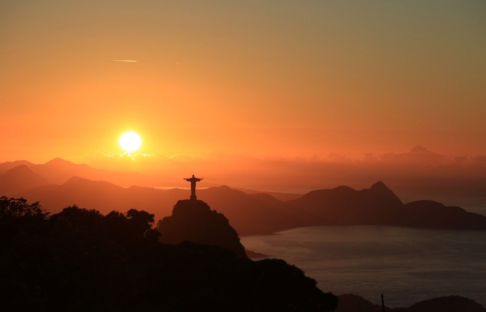 SÃ¡bado amanheceu com cÃ©u aberto no Rio e a previsÃ£o Ã© de muito calor ao longo de todo o fim de semana (Foto: Marcos Estrella/TV Globo)