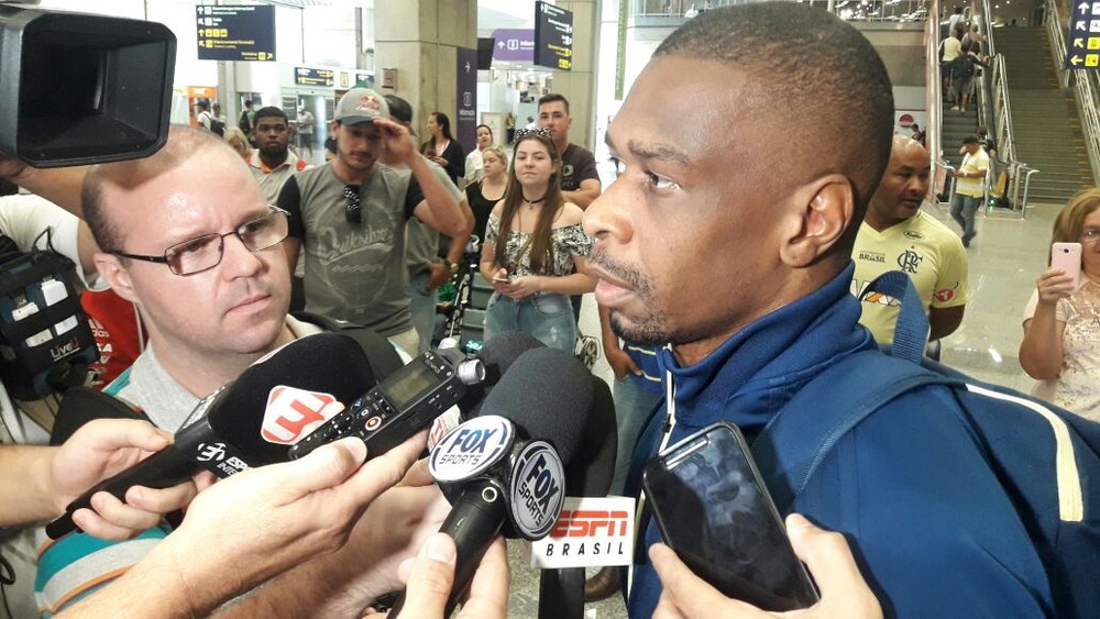 Dores nas costas tiram Juan da decisão da Taça Guanabara; Rhodolfo será titular