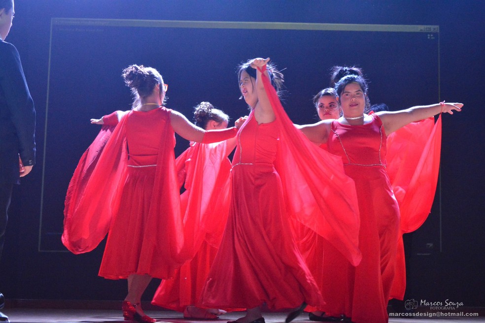 EspetÃ¡culo conta com danÃ§arinos com SÃ­ndrome de Down e cadeirantes â Foto: Marcos Souza