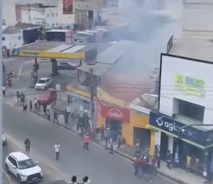 Uma pessoa fica ferida após lanchonete pegar fogo no sudoeste da Bahia