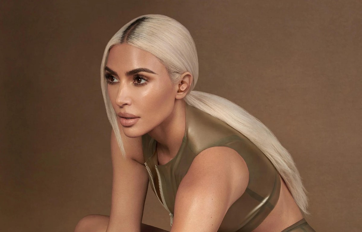 Apple se une a Kim Kardashian e lança fone de ouvido com tons de pele
