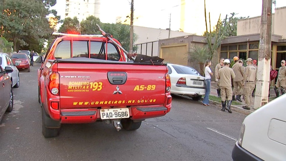 O crime aconteceu em uma casa. A mãe do rapaz conta que, por causa das discussões constantes sobre a dívida, o ex-marido já havia internado o filho em hospital psiquiátrico — Foto: TV Morena/Reprodução