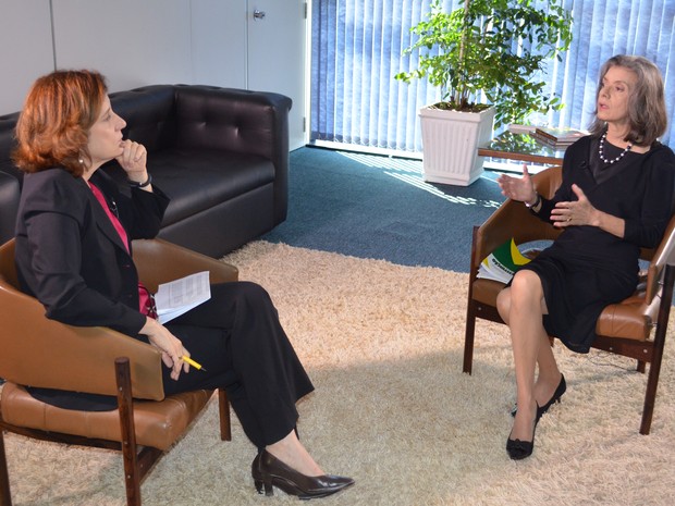 Miriam Leitão entrevista a vice-presidente do STF, Cármen Lúcia Rocha (Foto: GloboNews)