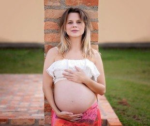 Daniela Carvalho, protagonista da 18° temporada de “Malhação”, está grávida de sete meses | Tia Aline/FotoGracinha