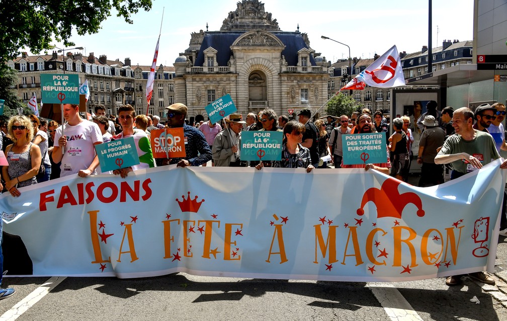 ManifestaÃ§Ãµes contra Macron reÃºnem milhares de pessoas na FranÃ§a  (Foto: PHILIPPE HUGUEN / AFP)