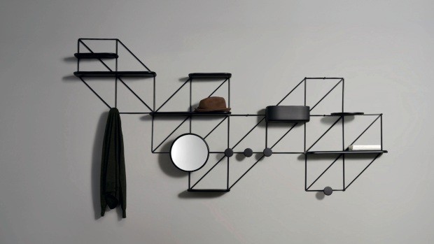 Espelho modular Zodiac, do designer italiano Luca Nichetto, traz linhas aliadas ao conceito do hibridismo (Foto: Divulgação)