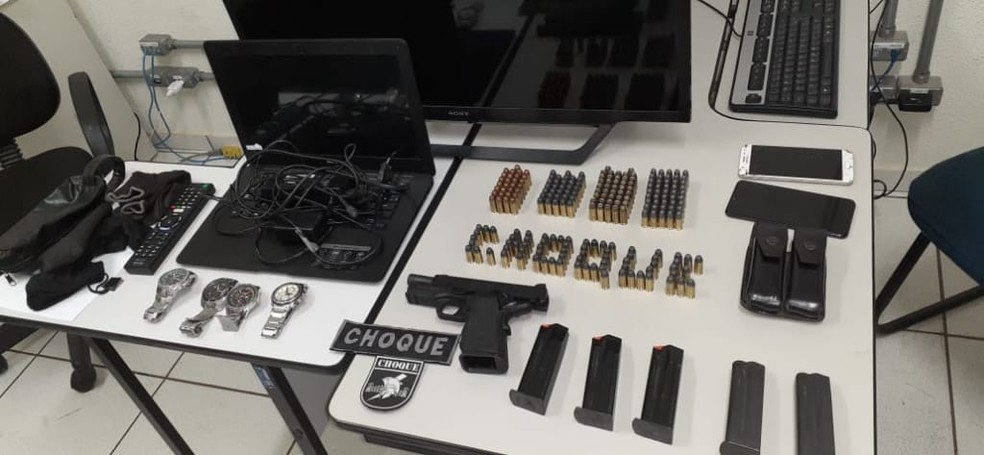 Alguns dos pertences apreendidos pelo BpChoque em MS — Foto: Polícia Militar/Divulgação
