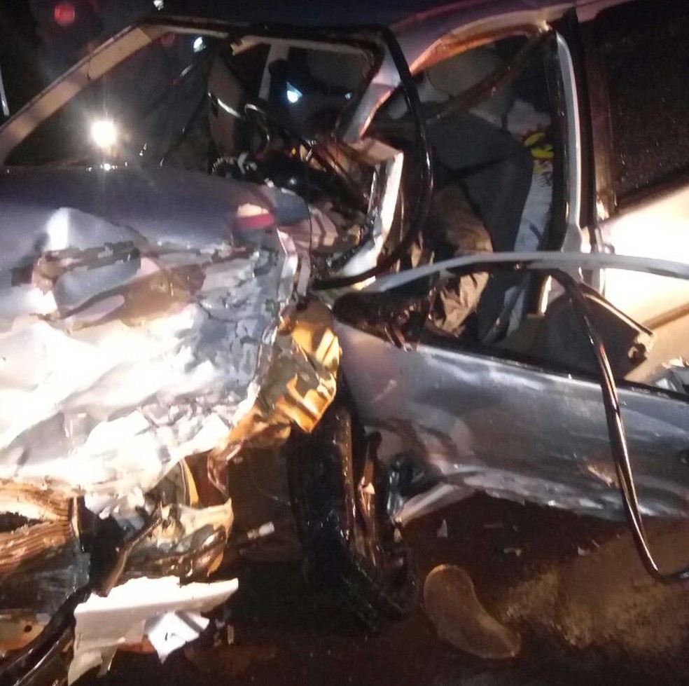 Quatro pessoas morreram em acidente em Tarumã (Foto: Sidney Fernandes/Rádio Difusora)