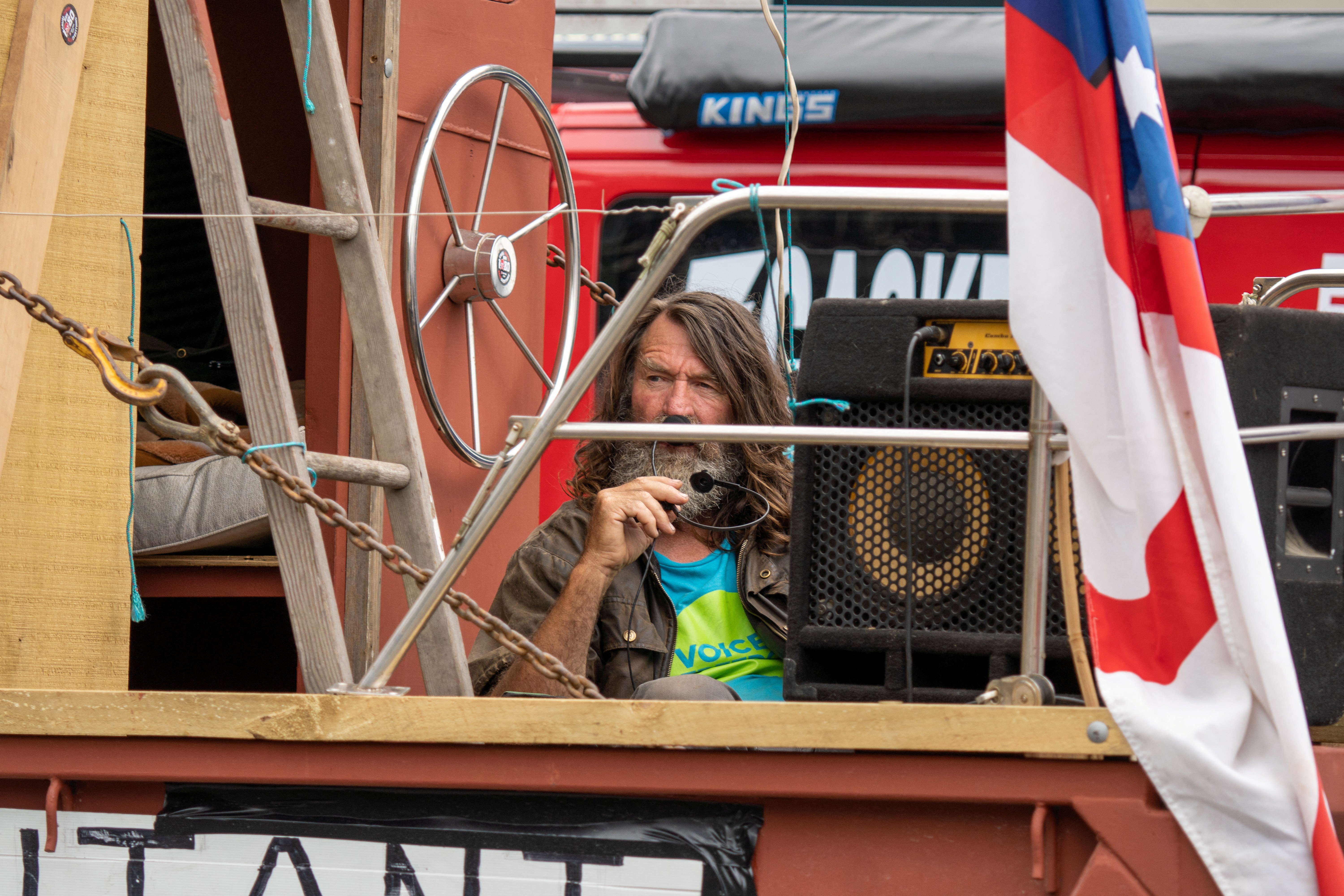 Nova Zelândia toca 'Macarena', 'Let it Go' e 'Baby Shark' para afastar manifestantes contrários às vacinas