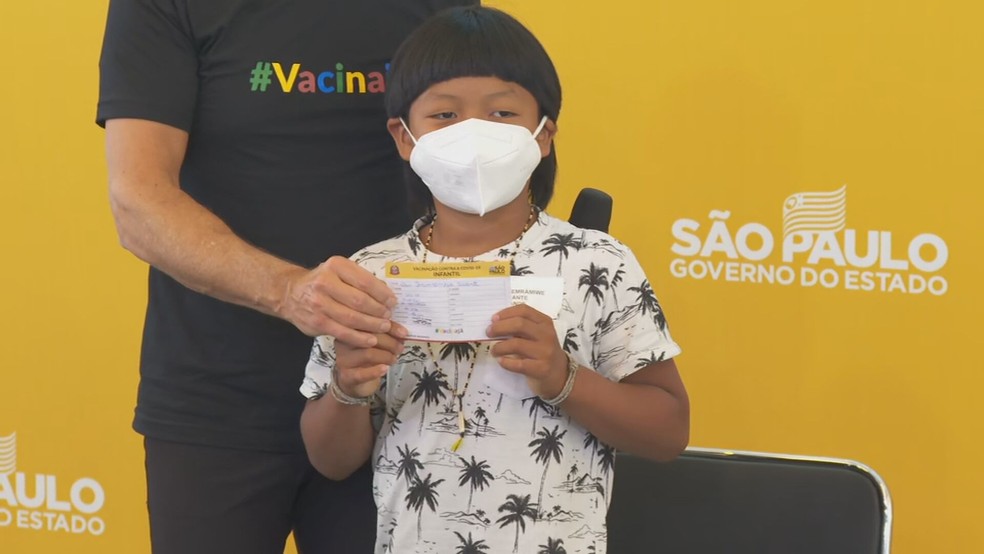 Davi Seremramiwe Xavante, primeira criança vacinada contra a Covid no Brasil — Foto: Reprodução/TV Globo