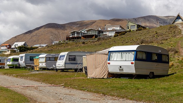 acampamento na nova zelandia,  (Foto: Michal Klajban, CC BY-SA 4.0 <https://creativecommons.org/licenses/by-sa/4.0>, via Wikimedia Commons)