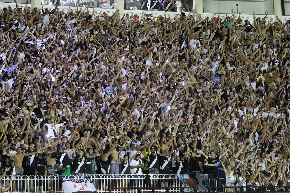 Torcida vascaína incetivou muito o time no jogo de quarta-feira (Foto: Paulo Fernandes/Vasco)