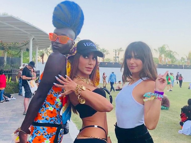Isis Valverde mostra registro ao lado de Anitta e da cantora Marieme no Coachella (Foto: Reprodução/Instagram)