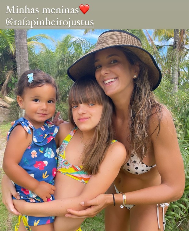 Ticiane Pinheiro posa com Rafaella e Manuella (Foto: Reprodução / Instagram)