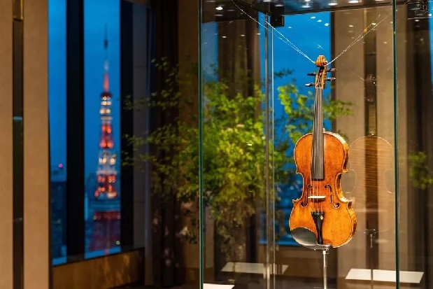 Violino de mais de 300 anos que pertenceu a Toscha Seidel será leiloado por US$ 20 milhões (Foto: Divulgação/Tarisio/Facebook)