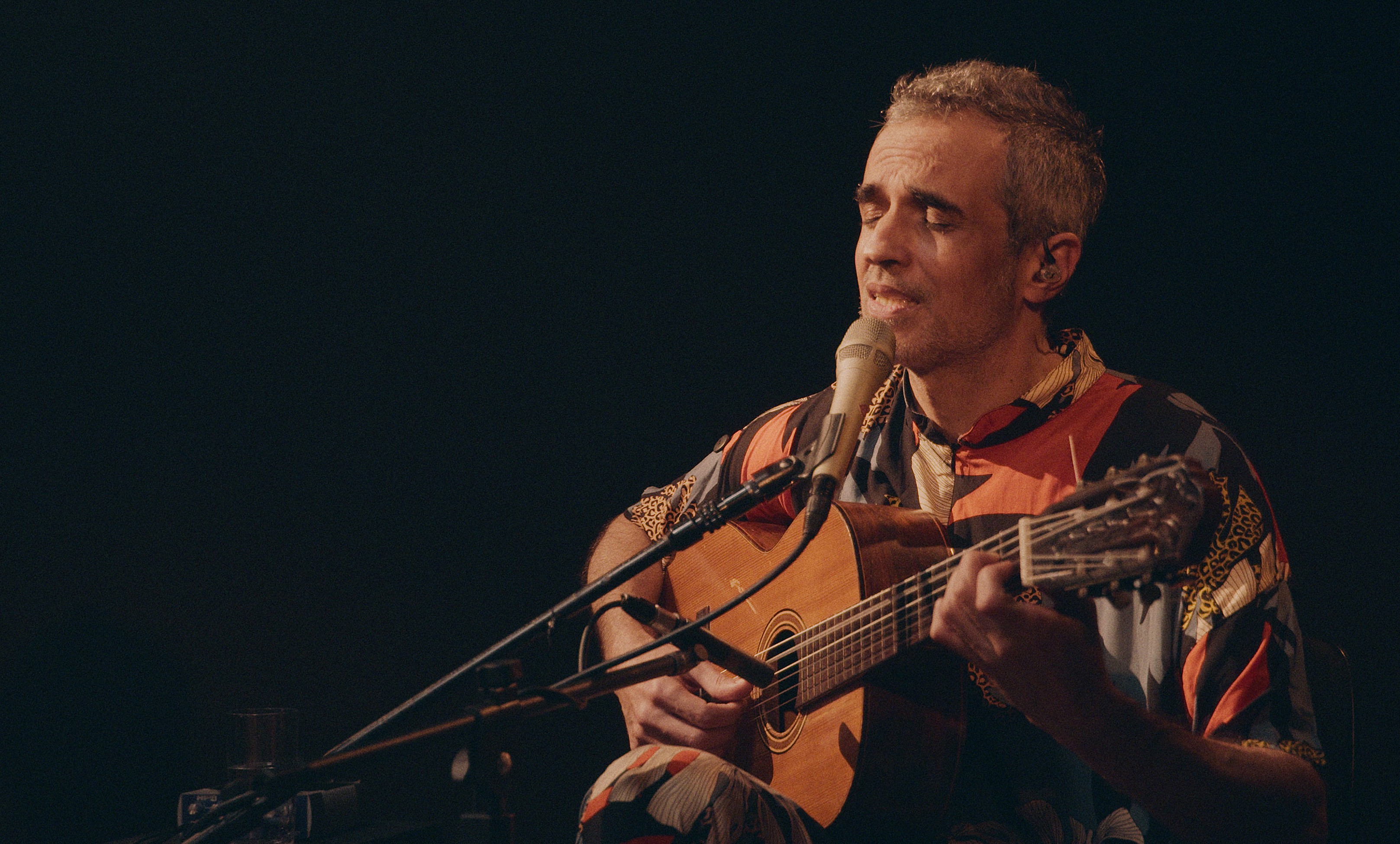 Rodrigo Maranhão abre 'Mercado das flores' com promoção de jongo ibérico 