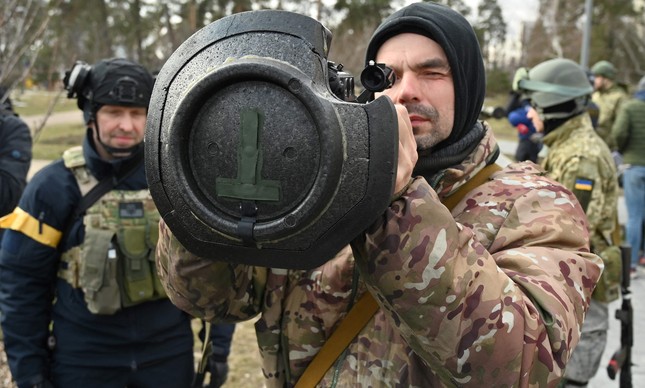 Ucranianos testam armamentos: o estrategista Putin não contava com tanta resistência