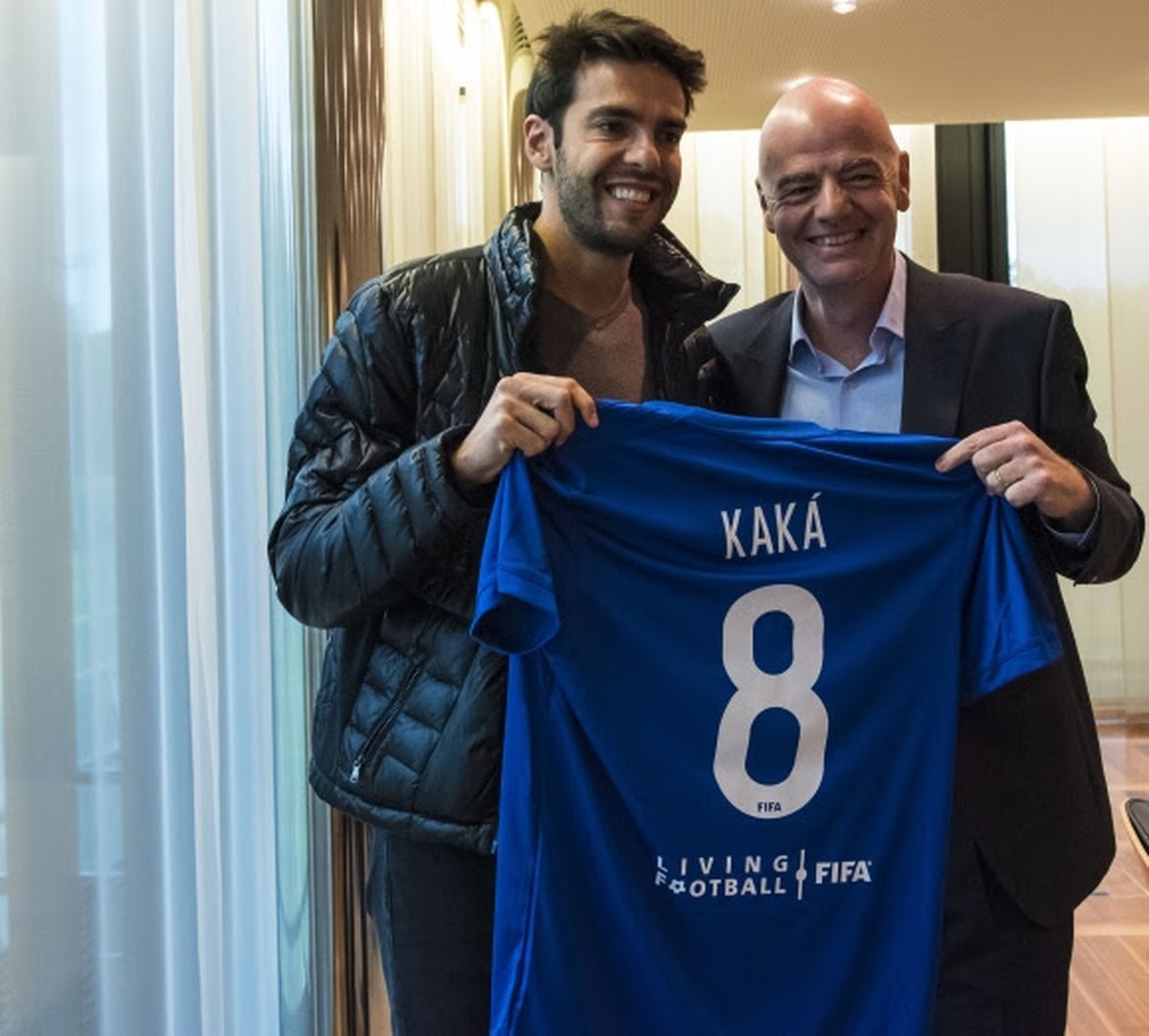 Kaká visita Fifa e se reúne com Infantino para aprender sobre ...
