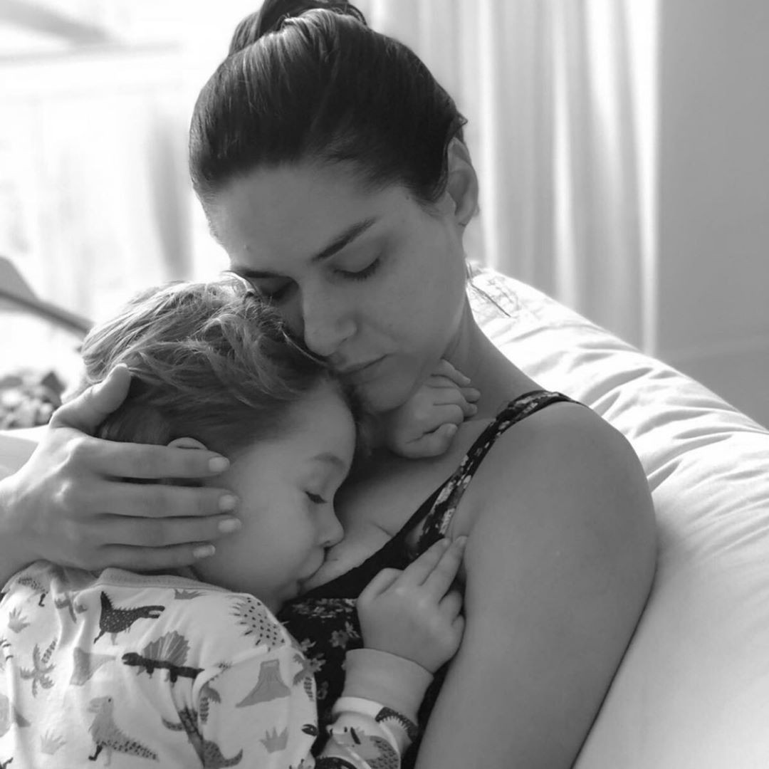 Fernanda Machado amamentando Lucca, seu primeiro filho, à época com 2 anos e 6 meses (Foto: Reprodução/Instagram)