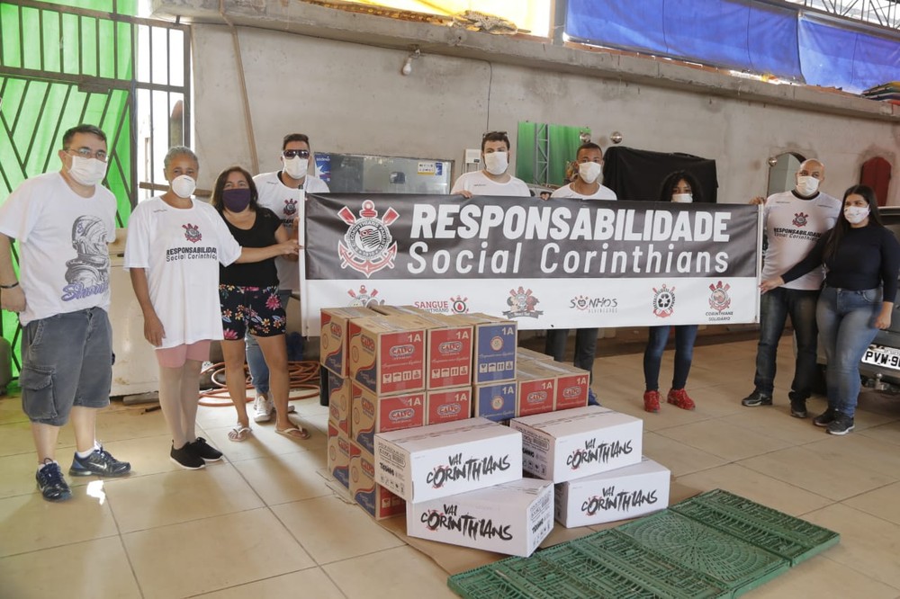 Corinthians e BMG entregam toneladas de alimentos na Zona Leste de SP