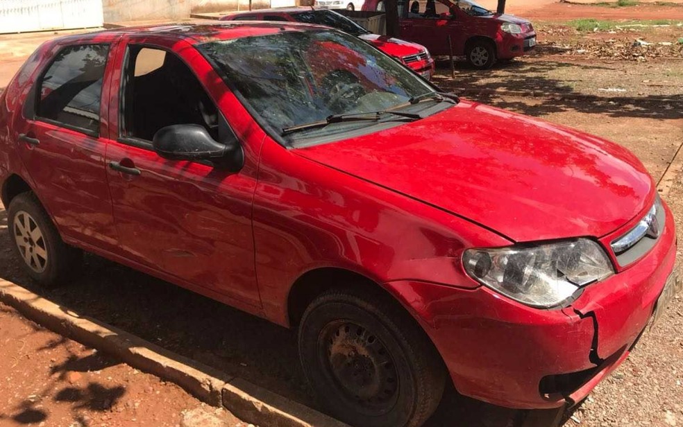 Logo após assalto, PM prende criminosos em carro roubado (Foto: Polícia Militar/ Divulgação)