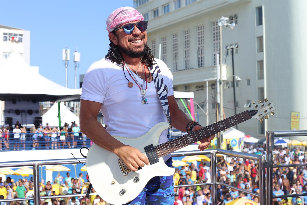 Bell passando o som em cima do trio antes de começar o show (Foto: Foto: Júnior Improta/Ag Haack)