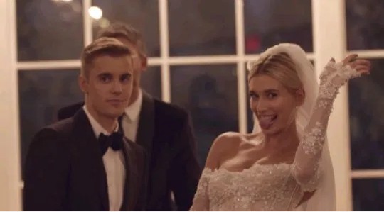 Um registro do vídeo de bastidores do casamento de Justin Bieber e Hailey Baldwin (Foto: Reprodução)