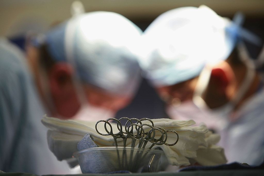 Médico do SUS cobra R$ 3 mil para fazer cirurgia em paciente no Paraná (Foto: Getty Images)
