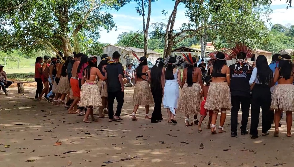 Jovens indígenas participam de encontro em Rondônia — Foto: Rede Amazônica