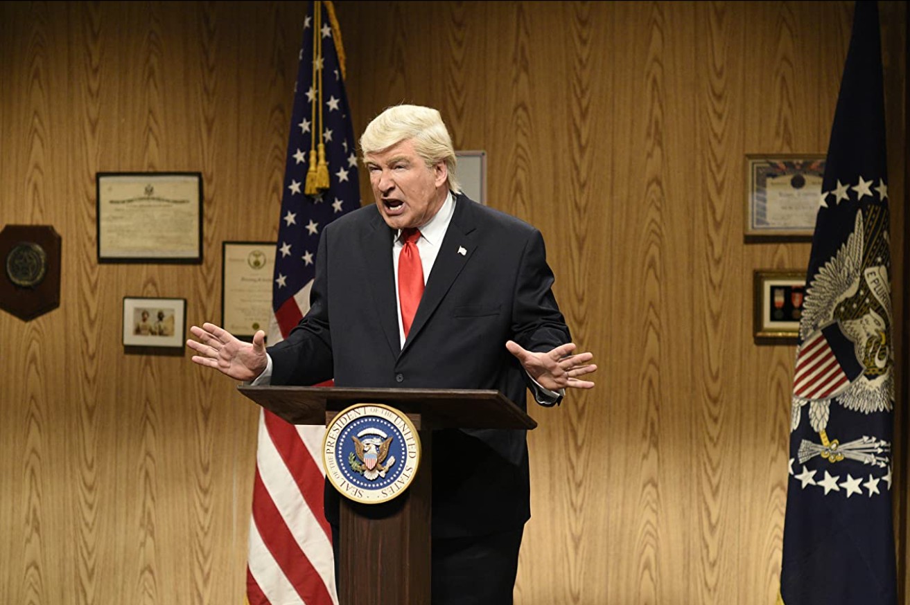 Um dos sucessos mais recentes da carreira do ator foi a imitação do ex-presidente dos EUA Donald Trump, para o humorístico 'Saturday Night Live'Reprodução