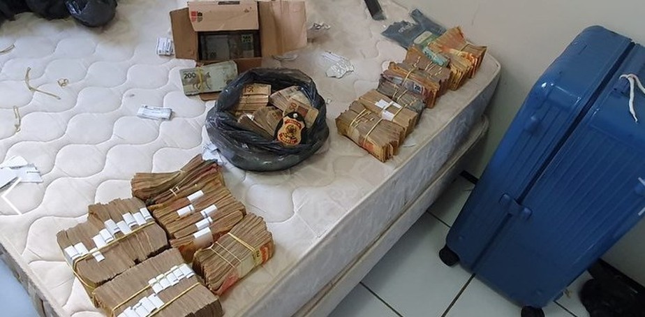 Dinheiro em espécie e mala apreendidas em operação da PF no Maranhão
