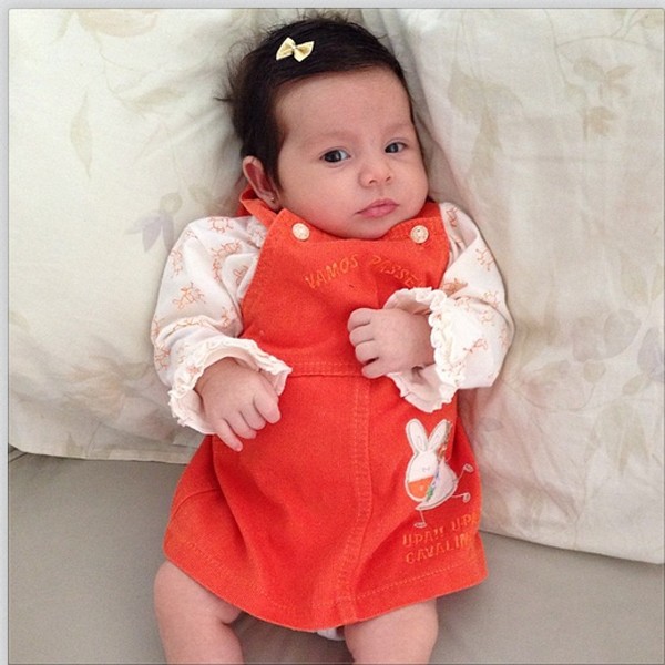 Thais Machado mostra a bebê (Foto: Reprodução/Instagram)