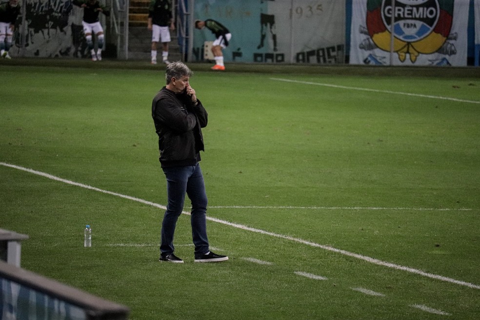Renato Portaluppi reconheceu problemas da equipe na partida — Foto: Lucas Bubols/ge.globo