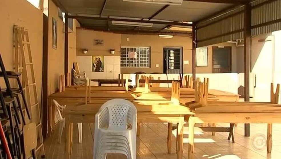 BotijÃµes de gÃ¡s sÃ£o furtados de igreja em Itapetininga (Foto: ReproduÃ§Ã£o/TV TEM)