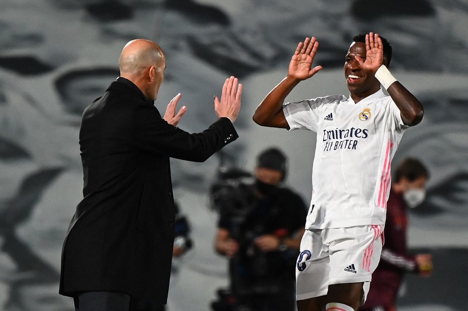 Exaltado por Zidane após show pelo Real, Vini Junior desabafa: “Trabalho muito aqui”