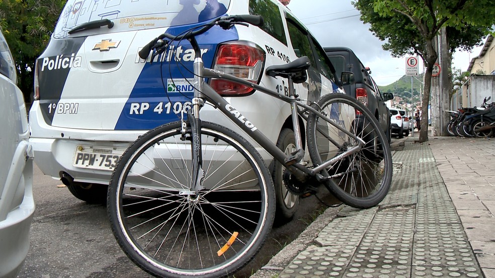 bicicleta usada por suspeito foi apreendida, no ES  — Foto: Reprodução/ TV Gazeta 