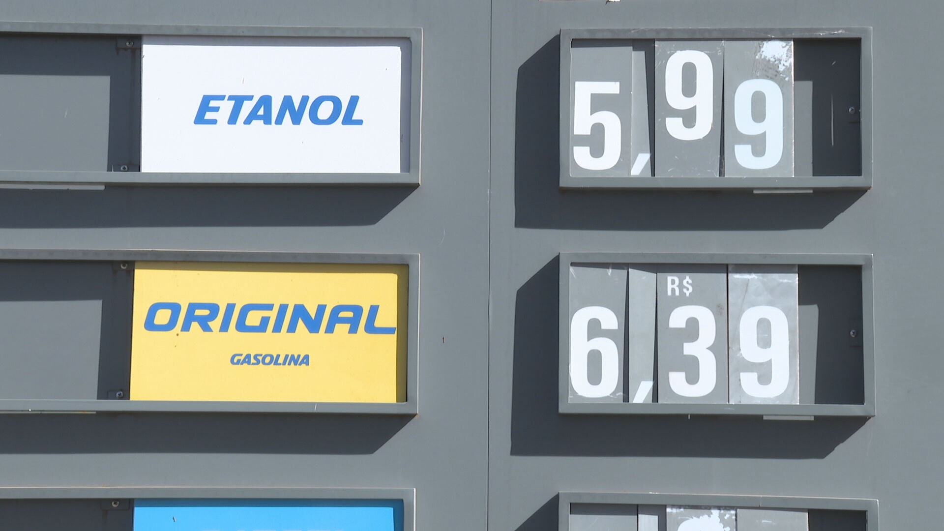 Governo do DF publica decreto que reduz ICMS sobre etanol e gasolina para 18%