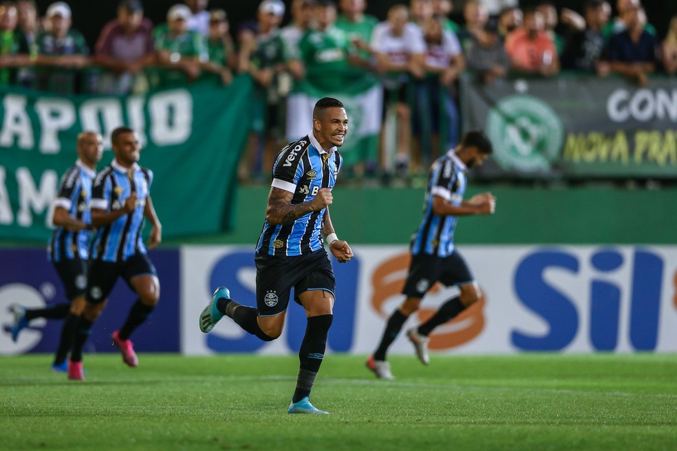 Luciano fez o gol da vitória na Arena Condá — Foto: Lucas Uebel/Grêmio/Divulgação