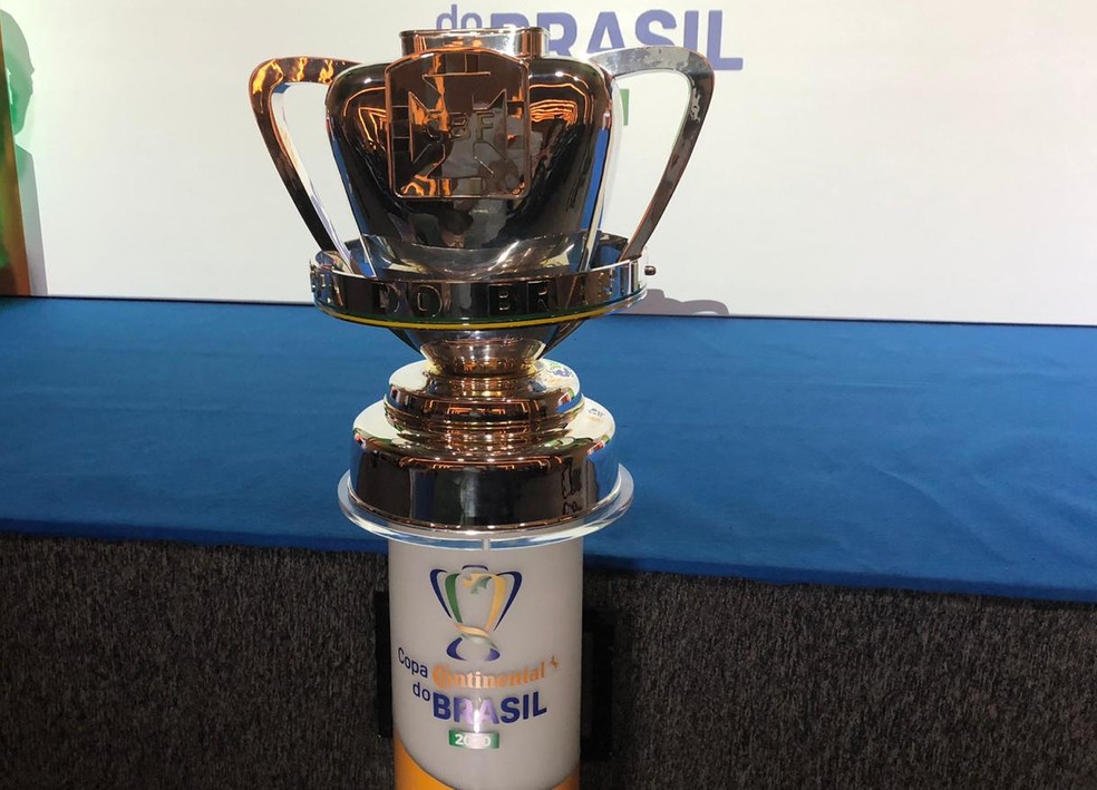 Ta&ccedil;a da Copa do Brasil 2020 trof&eacute;u &mdash; Foto: Isabela Izidro / GloboEsporte.com