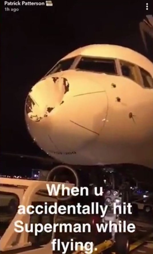 Avião da Delta Airlines com o bico danificado