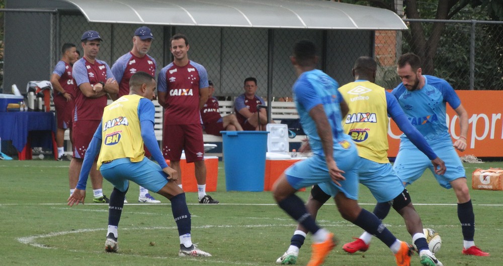 Conversa de VP com Mano, Romero sem lesão, Edilson em campo: o dia do Cruzeiro