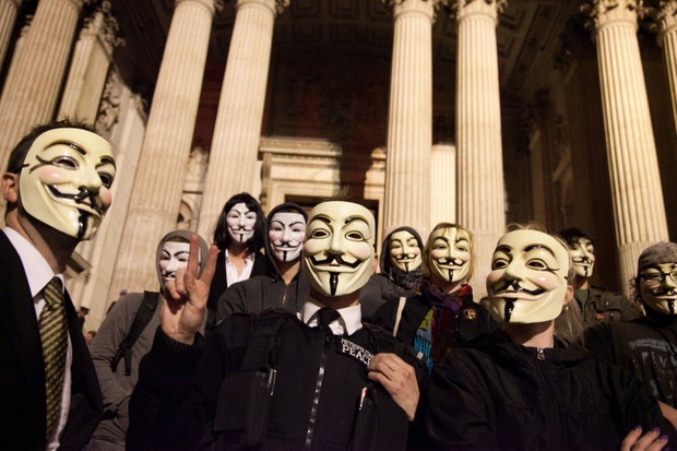 Anonymous:  máscara de V de Vingança se tornou o grande símbolo do grupo (Foto: Getty Images)